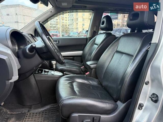 Серый Ниссан ИксТрейл, объемом двигателя 2.49 л и пробегом 327 тыс. км за 10890 $, фото 9 на Automoto.ua