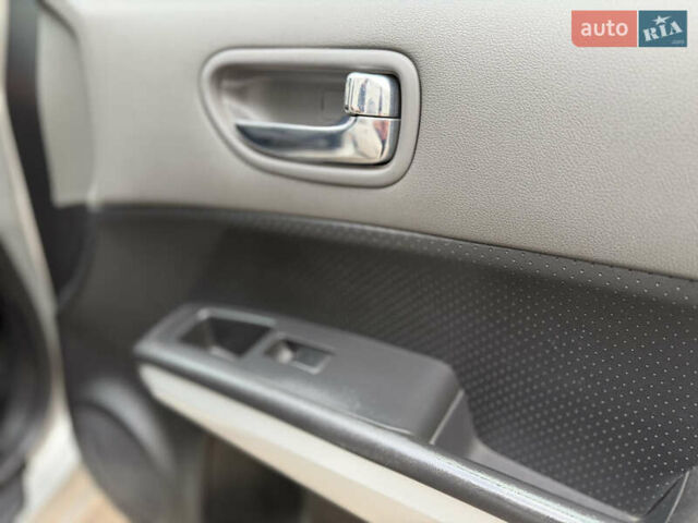 Серый Ниссан ИксТрейл, объемом двигателя 2 л и пробегом 240 тыс. км за 7600 $, фото 66 на Automoto.ua