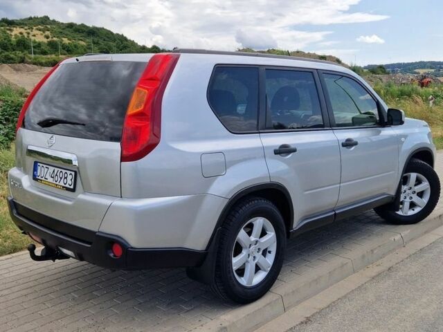 Серый Ниссан ИксТрейл, объемом двигателя 0 л и пробегом 180 тыс. км за 2000 $, фото 3 на Automoto.ua