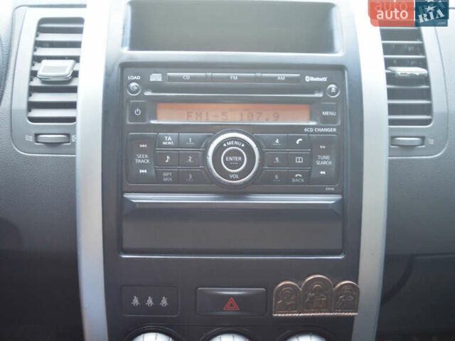 Серый Ниссан ИксТрейл, объемом двигателя 2 л и пробегом 180 тыс. км за 9500 $, фото 17 на Automoto.ua