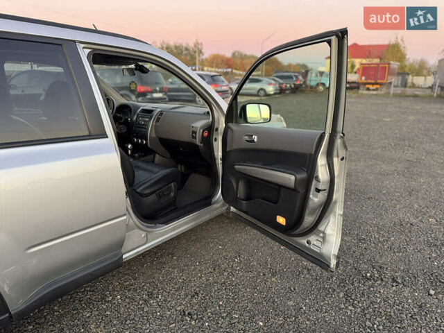 Серый Ниссан ИксТрейл, объемом двигателя 2.49 л и пробегом 260 тыс. км за 8499 $, фото 25 на Automoto.ua