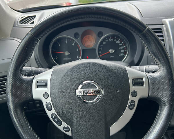 Серый Ниссан ИксТрейл, объемом двигателя 2 л и пробегом 229 тыс. км за 10100 $, фото 19 на Automoto.ua