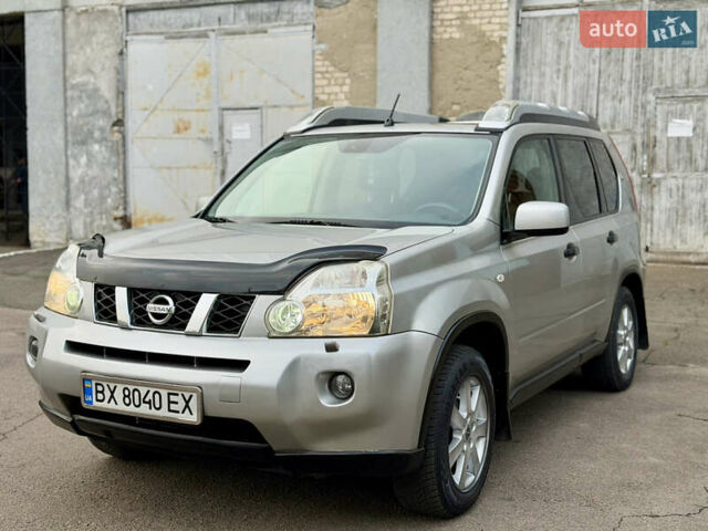 Серый Ниссан ИксТрейл, объемом двигателя 2 л и пробегом 240 тыс. км за 7600 $, фото 4 на Automoto.ua