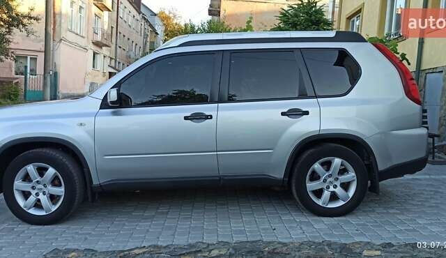 Серый Ниссан ИксТрейл, объемом двигателя 2 л и пробегом 220 тыс. км за 9800 $, фото 7 на Automoto.ua