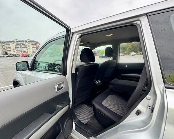 Серый Ниссан ИксТрейл, объемом двигателя 2 л и пробегом 230 тыс. км за 9200 $, фото 11 на Automoto.ua