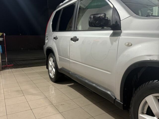 Сірий Ніссан ІксТрейл, об'ємом двигуна 2.5 л та пробігом 175 тис. км за 7600 $, фото 5 на Automoto.ua