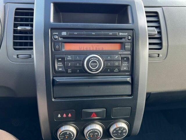 Серый Ниссан ИксТрейл, объемом двигателя 2.2 л и пробегом 200 тыс. км за 3400 $, фото 10 на Automoto.ua