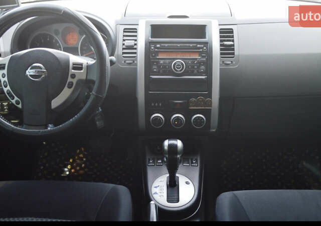 Серый Ниссан ИксТрейл, объемом двигателя 2 л и пробегом 180 тыс. км за 9500 $, фото 9 на Automoto.ua