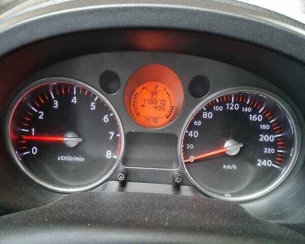 Сірий Ніссан ІксТрейл, об'ємом двигуна 2.5 л та пробігом 179 тис. км за 10500 $, фото 4 на Automoto.ua