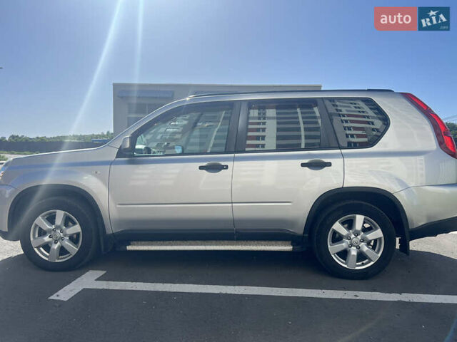 Серый Ниссан ИксТрейл, объемом двигателя 2 л и пробегом 222 тыс. км за 11499 $, фото 3 на Automoto.ua