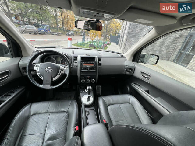 Серый Ниссан ИксТрейл, объемом двигателя 2 л и пробегом 229 тыс. км за 10100 $, фото 12 на Automoto.ua