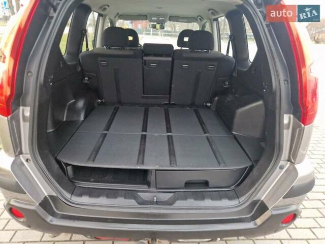 Сірий Ніссан ІксТрейл, об'ємом двигуна 2 л та пробігом 212 тис. км за 9900 $, фото 14 на Automoto.ua