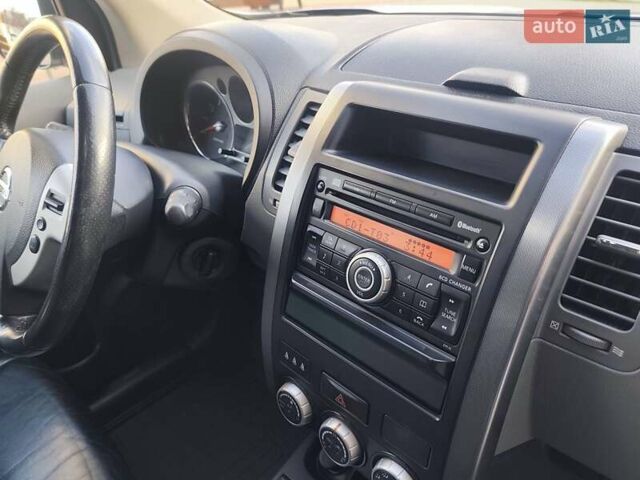 Сірий Ніссан ІксТрейл, об'ємом двигуна 2.5 л та пробігом 132 тис. км за 8900 $, фото 29 на Automoto.ua