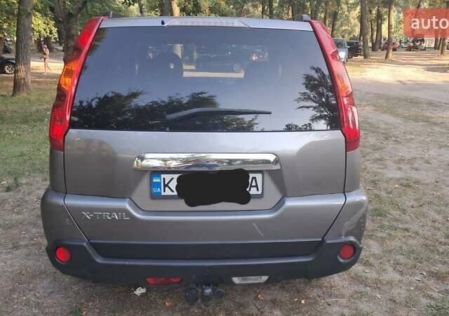 Ниссан ИксТрейл 2008 в Днепре (Днепропетровске) на Automoto.ua Серый Ниссан ИксТрейл, объемом двигателя 2.49 л и пробегом 290 тыс. км за 6500 $, фото 9 на Automoto.ua