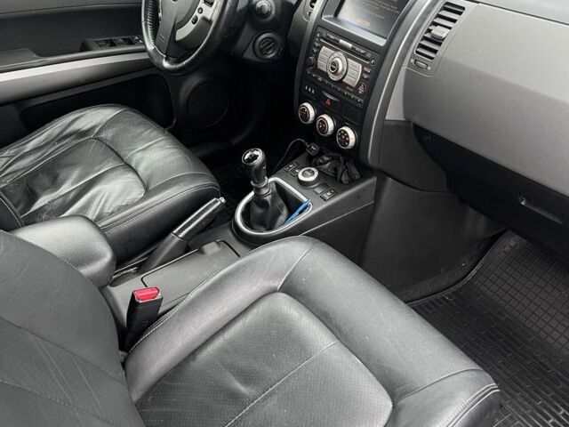 Сірий Ніссан ІксТрейл, об'ємом двигуна 2 л та пробігом 209 тис. км за 5200 $, фото 8 на Automoto.ua