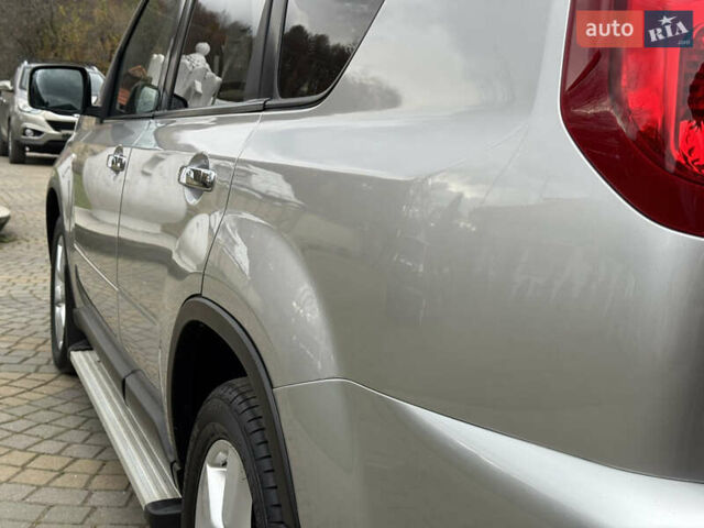 Сірий Ніссан ІксТрейл, об'ємом двигуна 2 л та пробігом 228 тис. км за 10250 $, фото 63 на Automoto.ua
