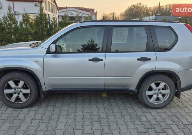 Серый Ниссан ИксТрейл, объемом двигателя 2 л и пробегом 172 тыс. км за 8500 $, фото 3 на Automoto.ua