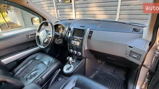 Сірий Ніссан ІксТрейл, об'ємом двигуна 2.49 л та пробігом 327 тис. км за 12000 $, фото 26 на Automoto.ua