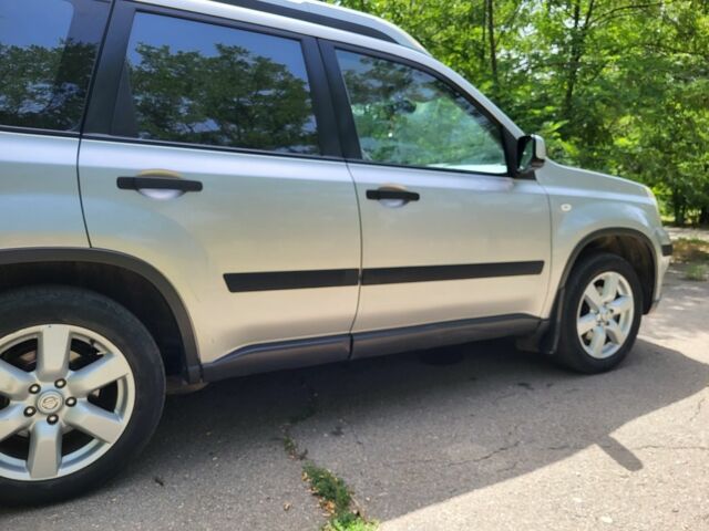 Серый Ниссан ИксТрейл, объемом двигателя 0 л и пробегом 252 тыс. км за 7999 $, фото 2 на Automoto.ua