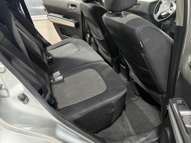 Сірий Ніссан ІксТрейл, об'ємом двигуна 2.5 л та пробігом 175 тис. км за 7600 $, фото 14 на Automoto.ua