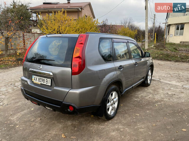 Серый Ниссан ИксТрейл, объемом двигателя 2 л и пробегом 213 тыс. км за 7200 $, фото 11 на Automoto.ua