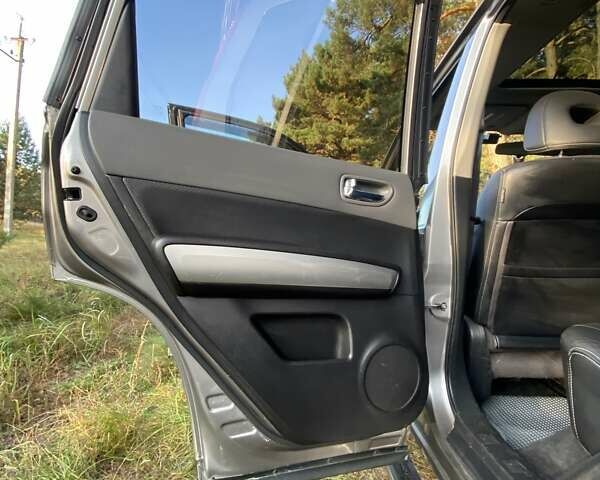 Серый Ниссан ИксТрейл, объемом двигателя 2 л и пробегом 272 тыс. км за 10000 $, фото 13 на Automoto.ua