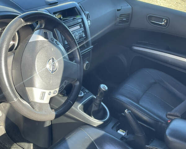 Серый Ниссан ИксТрейл, объемом двигателя 2 л и пробегом 340 тыс. км за 9500 $, фото 5 на Automoto.ua