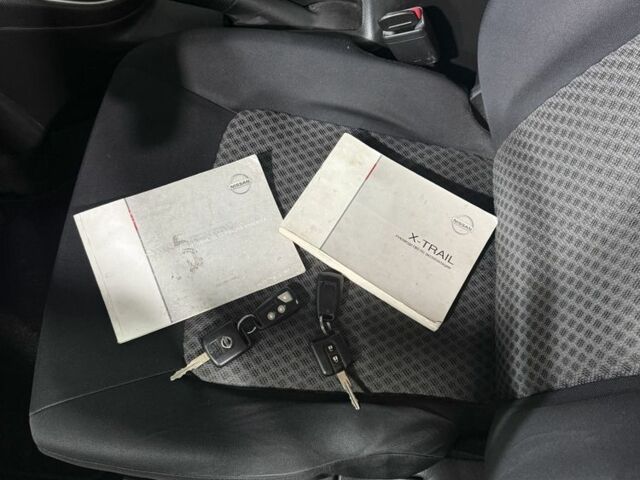 Сірий Ніссан ІксТрейл, об'ємом двигуна 2.5 л та пробігом 175 тис. км за 7600 $, фото 19 на Automoto.ua