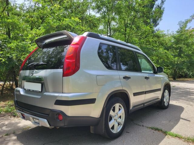 Серый Ниссан ИксТрейл, объемом двигателя 0 л и пробегом 252 тыс. км за 7999 $, фото 3 на Automoto.ua