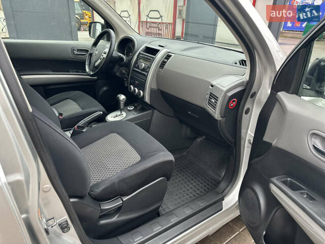 Сірий Ніссан ІксТрейл, об'ємом двигуна 2.49 л та пробігом 197 тис. км за 8300 $, фото 14 на Automoto.ua