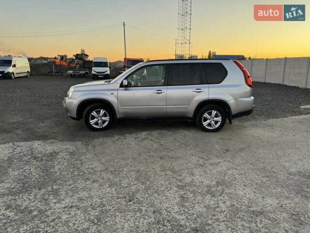 Серый Ниссан ИксТрейл, объемом двигателя 2.49 л и пробегом 260 тыс. км за 8499 $, фото 9 на Automoto.ua