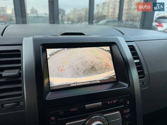 Серый Ниссан ИксТрейл, объемом двигателя 2.49 л и пробегом 327 тыс. км за 10890 $, фото 20 на Automoto.ua