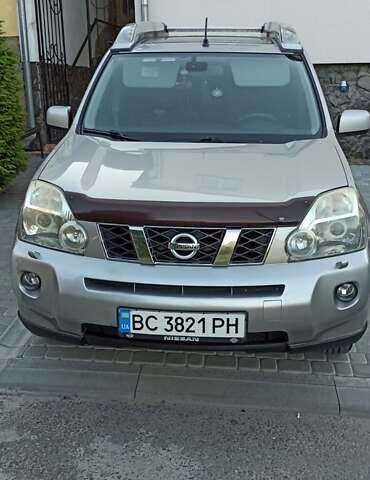 Серый Ниссан ИксТрейл, объемом двигателя 2 л и пробегом 220 тыс. км за 9800 $, фото 9 на Automoto.ua