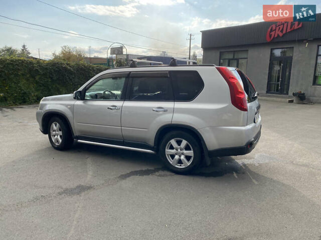 Серый Ниссан ИксТрейл, объемом двигателя 2.49 л и пробегом 226 тыс. км за 8300 $, фото 5 на Automoto.ua