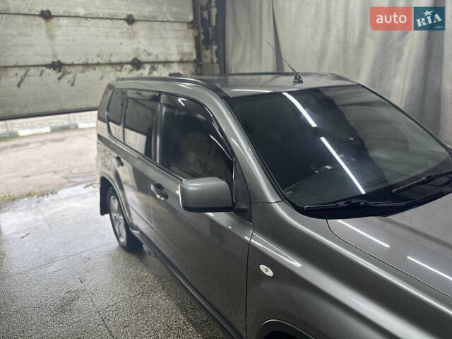 Серый Ниссан ИксТрейл, объемом двигателя 2 л и пробегом 262 тыс. км за 8900 $, фото 13 на Automoto.ua