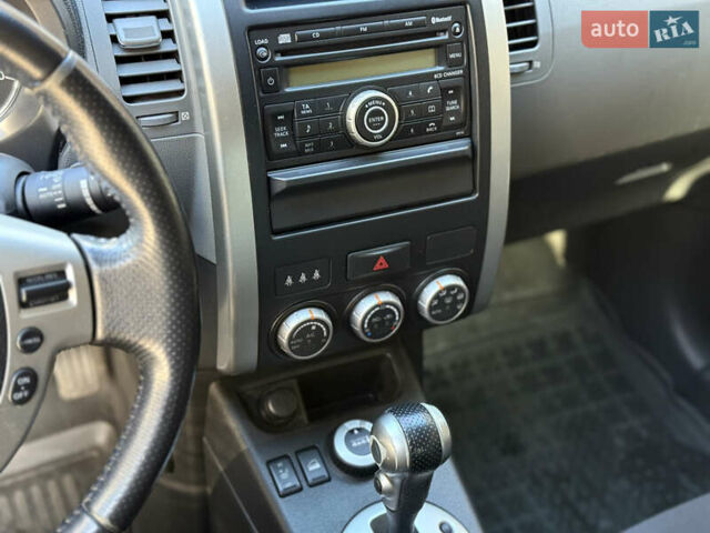Серый Ниссан ИксТрейл, объемом двигателя 2 л и пробегом 199 тыс. км за 8800 $, фото 8 на Automoto.ua