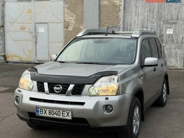 Серый Ниссан ИксТрейл, объемом двигателя 2 л и пробегом 240 тыс. км за 7600 $, фото 1 на Automoto.ua