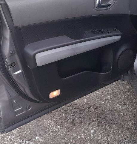 Серый Ниссан ИксТрейл, объемом двигателя 2 л и пробегом 195 тыс. км за 8300 $, фото 15 на Automoto.ua