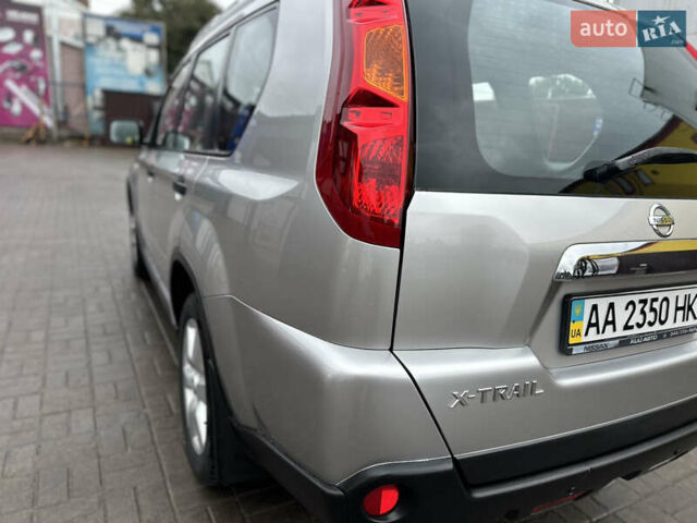 Сірий Ніссан ІксТрейл, об'ємом двигуна 2.49 л та пробігом 197 тис. км за 8300 $, фото 8 на Automoto.ua