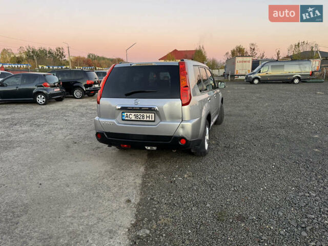 Серый Ниссан ИксТрейл, объемом двигателя 2.49 л и пробегом 260 тыс. км за 8499 $, фото 4 на Automoto.ua