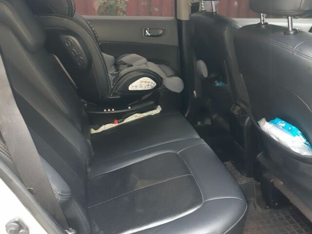 Серый Ниссан ИксТрейл, объемом двигателя 2.5 л и пробегом 261 тыс. км за 7500 $, фото 5 на Automoto.ua