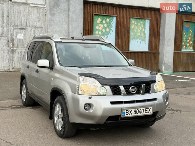Сірий Ніссан ІксТрейл, об'ємом двигуна 2 л та пробігом 240 тис. км за 7800 $, фото 1 на Automoto.ua