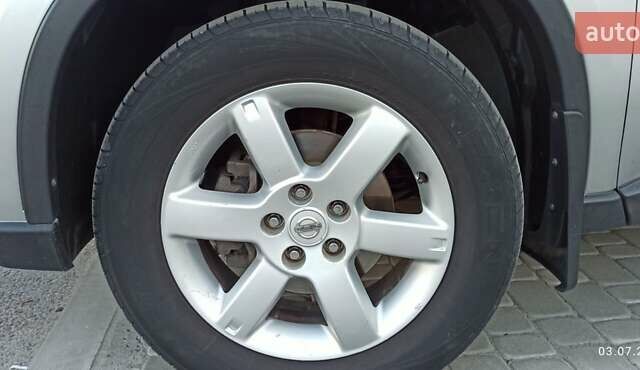 Серый Ниссан ИксТрейл, объемом двигателя 2 л и пробегом 220 тыс. км за 9800 $, фото 3 на Automoto.ua