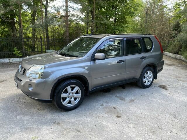 Серый Ниссан ИксТрейл, объемом двигателя 2 л и пробегом 218 тыс. км за 7350 $, фото 1 на Automoto.ua