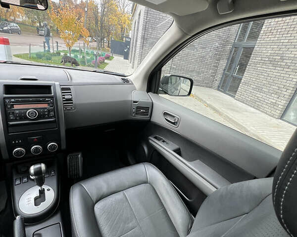 Серый Ниссан ИксТрейл, объемом двигателя 2 л и пробегом 229 тыс. км за 10100 $, фото 13 на Automoto.ua