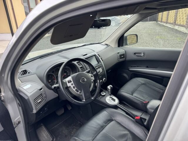 Серый Ниссан ИксТрейл, объемом двигателя 2 л и пробегом 230 тыс. км за 4800 $, фото 2 на Automoto.ua