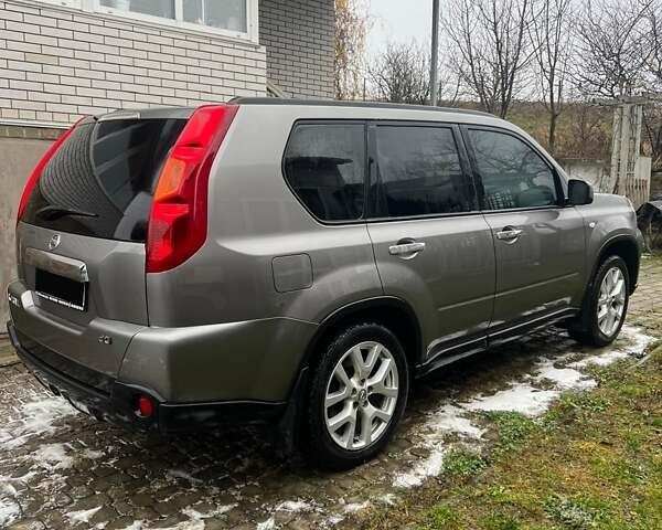 Серый Ниссан ИксТрейл, объемом двигателя 2 л и пробегом 185 тыс. км за 10200 $, фото 5 на Automoto.ua