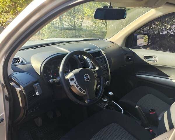 Сірий Ніссан ІксТрейл, об'ємом двигуна 2 л та пробігом 223 тис. км за 8900 $, фото 15 на Automoto.ua