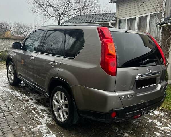 Серый Ниссан ИксТрейл, объемом двигателя 2 л и пробегом 185 тыс. км за 10200 $, фото 2 на Automoto.ua