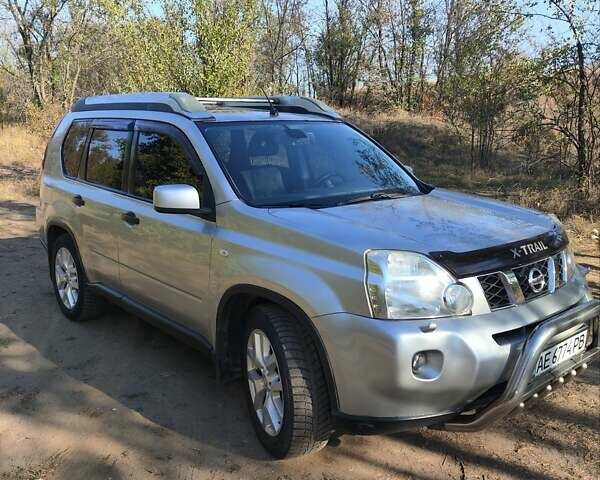 Сірий Ніссан ІксТрейл, об'ємом двигуна 2 л та пробігом 223 тис. км за 8900 $, фото 4 на Automoto.ua